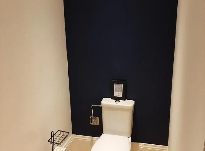 Kwatera prywatna Yves Klein - Proche Gare Et Centre-ville- Entree Privee *